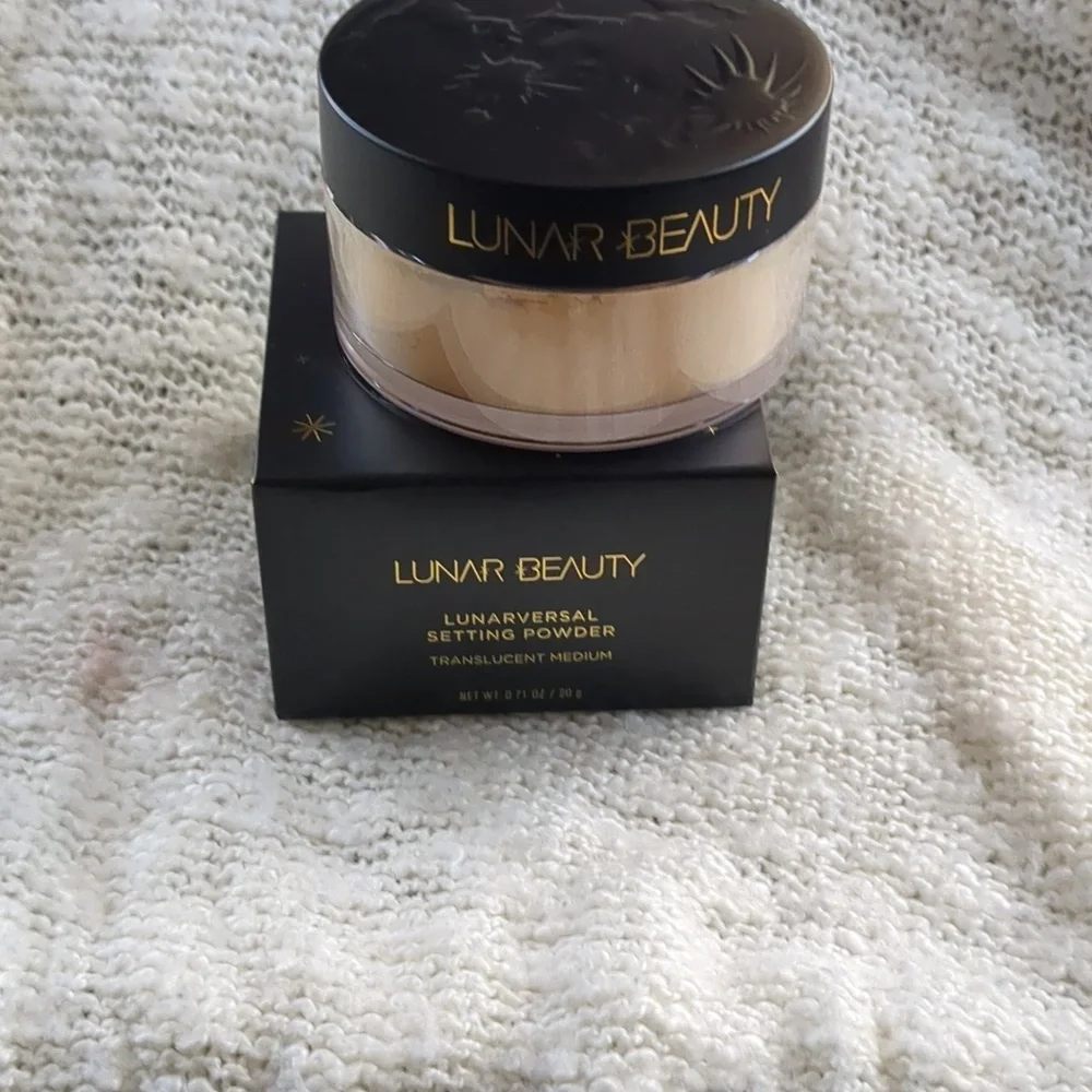 LUNAR BEAUTY LUNARVERSAL Setting Powder w/Puff in Medium, 20g/0.71oz - Picture 14 of 14